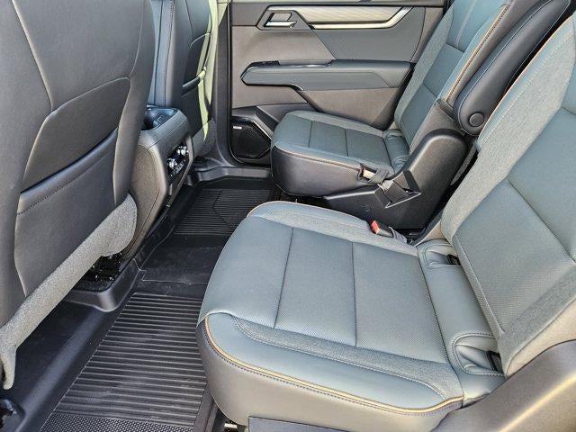 2026 GMC Acadia AWD AT4