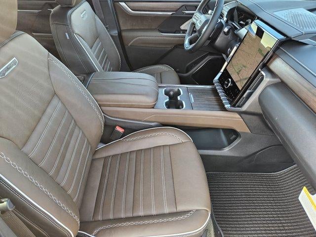 2026 GMC Acadia Denali Ultimate - Photo 10