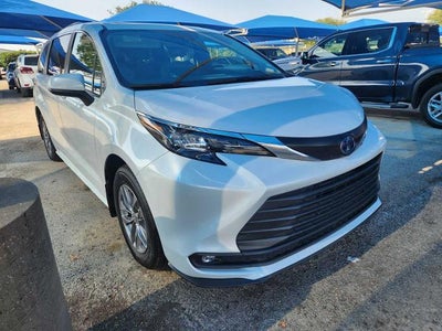2025 Toyota Sienna XLE