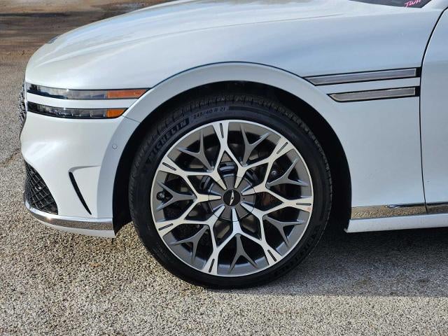 2025 Genesis G90 e-SC