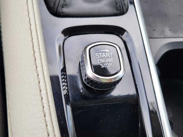 2022 Volvo XC90 Momentum