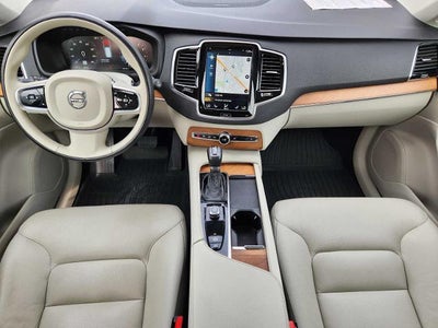 2022 Volvo XC90 Momentum