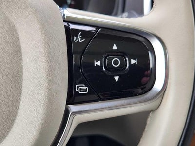 2022 Volvo XC90 Momentum