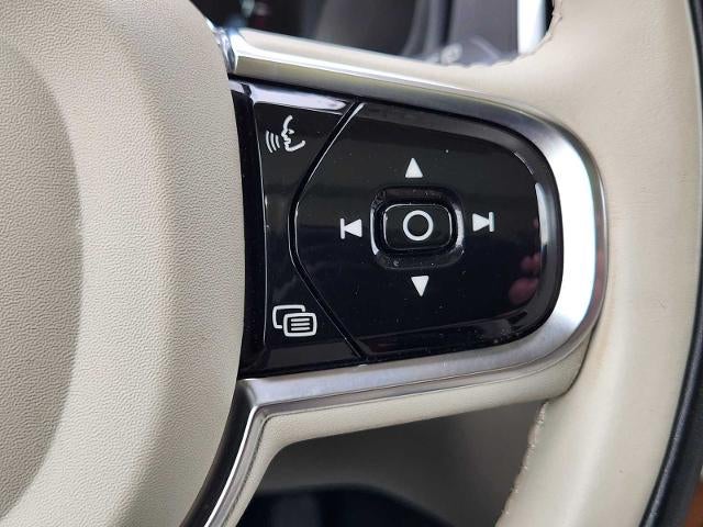 2022 Volvo XC90 Momentum