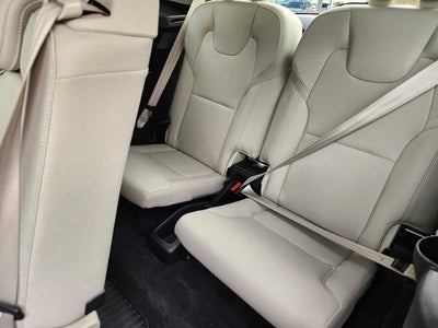 2022 Volvo XC90 Momentum